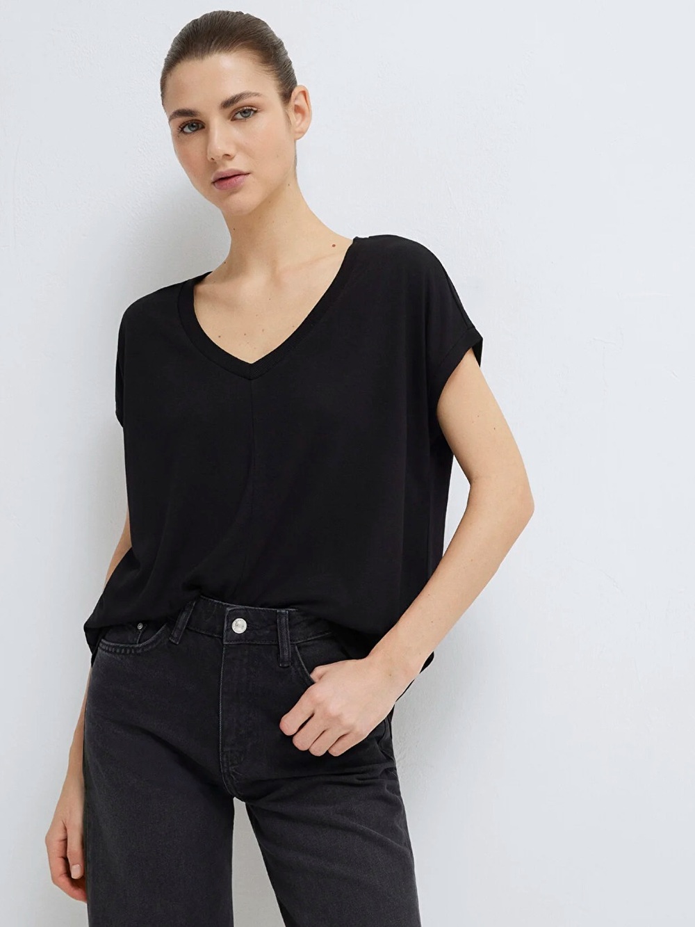 Mavi Scoop Neck Black T Shirt